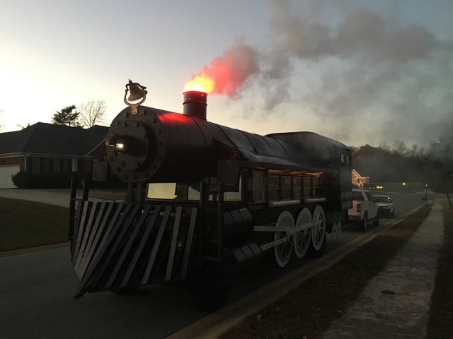 Mebane-Christmas-parade-float-Steinbicker-Family-Dentistry